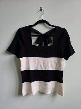 Vintage Caché Black & White Horizontal Colorblock Striped Short-Sleeved Knit Top